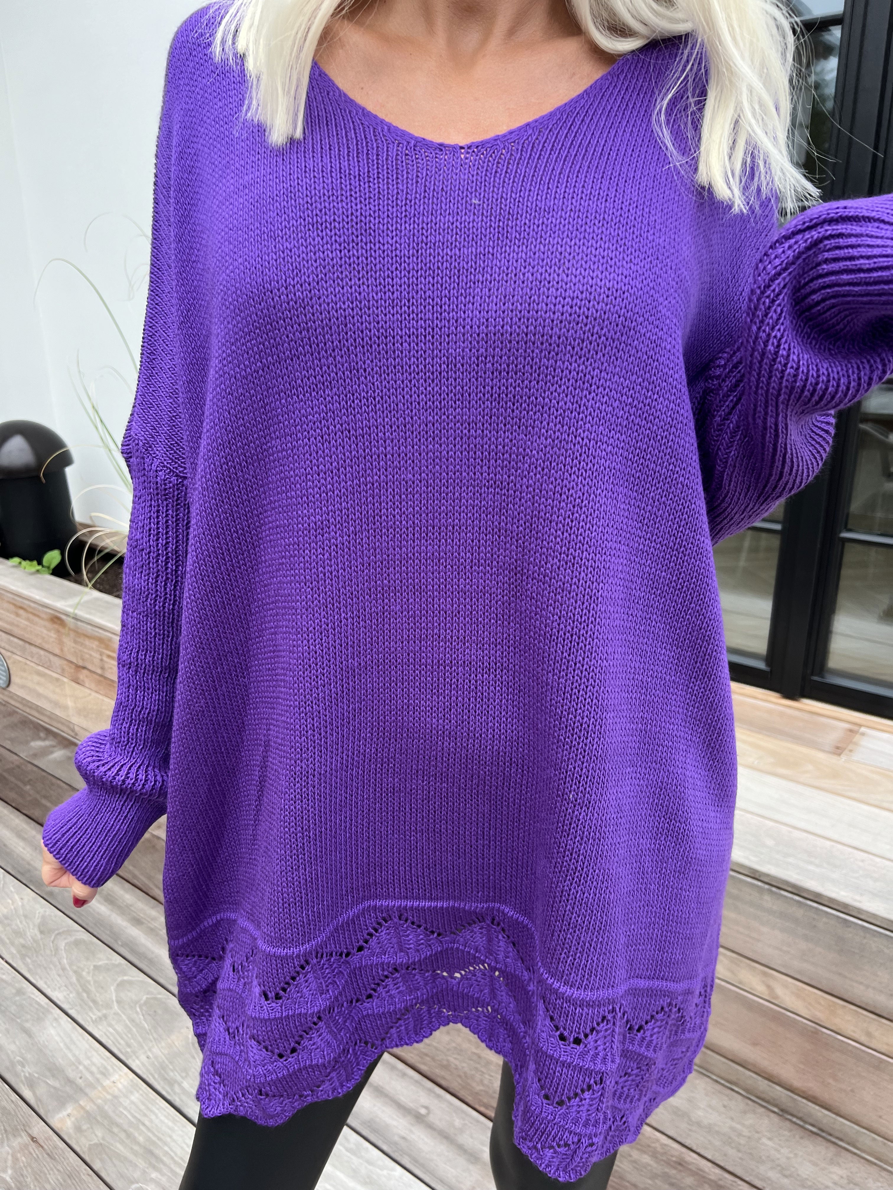 Rebeca - Enfärgad stickad blus med mönster nedtill